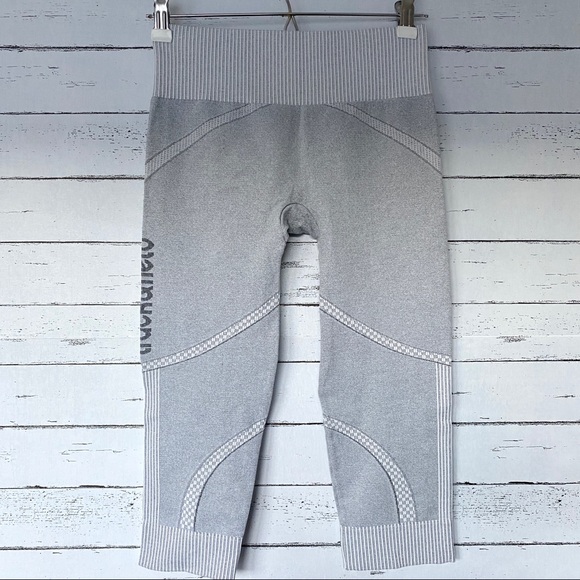 Track & Field Gray Textured Capri Leggings - Picture 2 of 8